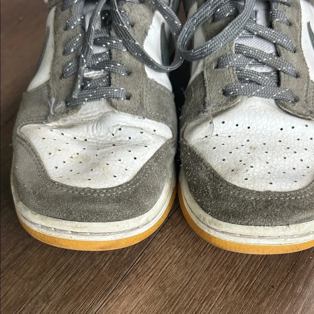 Nike Low-Top Sneakers in Gray and White Suede !! Size 8.5